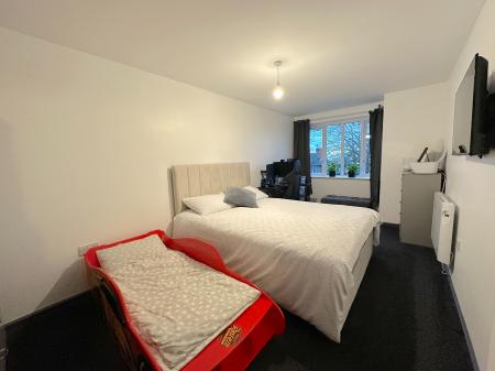 2 bedroom Flat for sale in Rosemary Avenue, Goldthorn Park, Wolverhampton, WV4