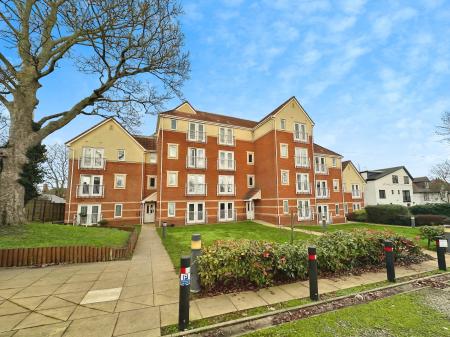 2 bedroom Flat for sale in Rosemary Avenue, Goldthorn Park, Wolverhampton, WV4