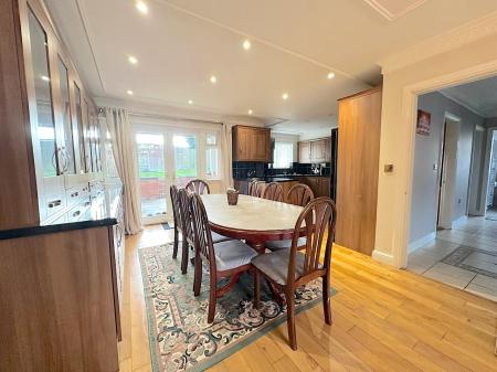 6 bedroom Detached house for sale in Parkfield Road, Parkfields, Wolverhampton, WV4