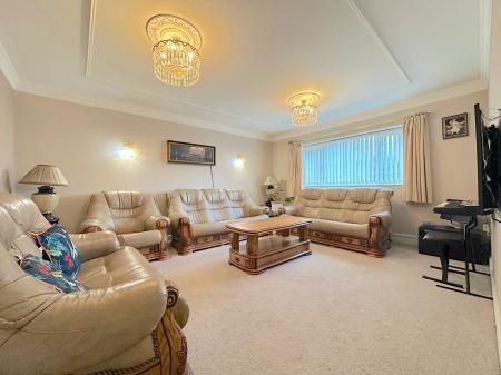 6 bedroom Detached house for sale in Parkfield Road, Parkfields, Wolverhampton, WV4