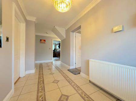 6 bedroom Detached house for sale in Parkfield Road, Parkfields, Wolverhampton, WV4