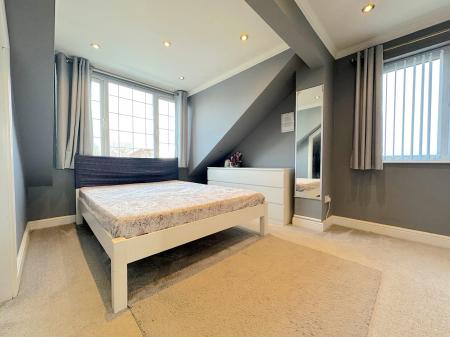 6 bedroom Detached house for sale in Parkfield Road, Parkfields, Wolverhampton, WV4