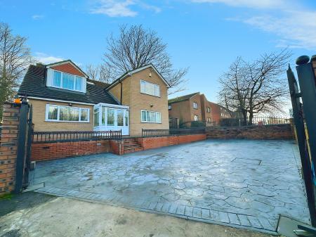 6 bedroom Detached house for sale in Parkfield Road, Parkfields, Wolverhampton, WV4