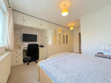 6 bedroom Detached house for sale in Parkfield Road, Parkfields, Wolverhampton, WV4