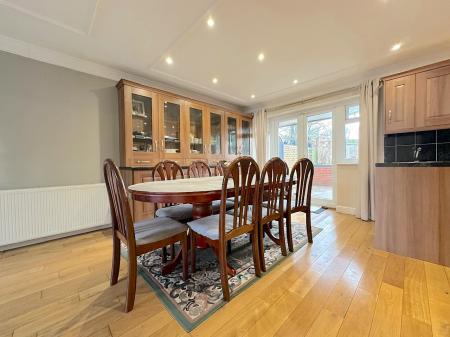 6 bedroom Detached house for sale in Parkfield Road, Parkfields, Wolverhampton, WV4