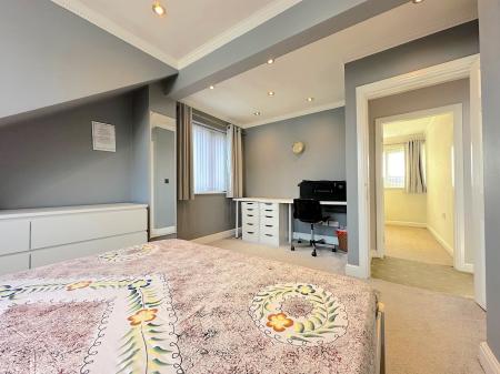 6 bedroom Detached house for sale in Parkfield Road, Parkfields, Wolverhampton, WV4