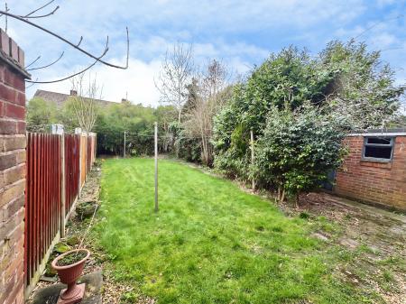 1 bedroom Flat to let in White Oak Drive, Finchfield, Wolverhampton, WV3