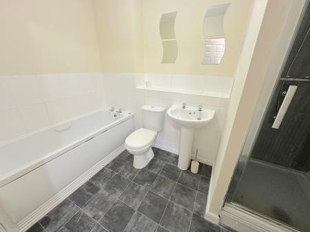 2 bedroom Flat for sale in Ardgowan Grove, Parkfields, Wolverhampton, WV4