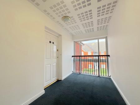 2 bedroom Flat for sale in Ardgowan Grove, Parkfields, Wolverhampton, WV4