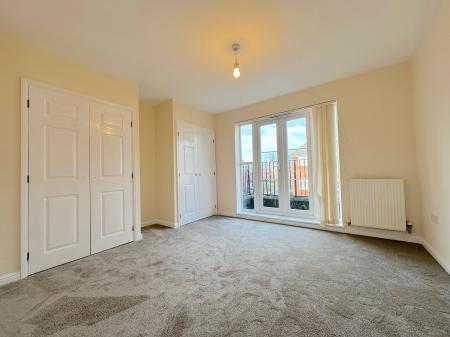 2 bedroom Flat for sale in Ardgowan Grove, Parkfields, Wolverhampton, WV4