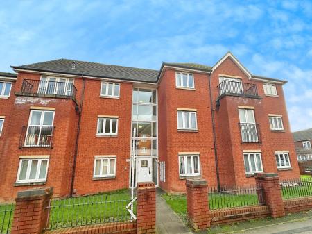 2 bedroom Flat for sale in Ardgowan Grove, Parkfields, Wolverhampton, WV4