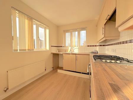 2 bedroom Flat for sale in Ardgowan Grove, Parkfields, Wolverhampton, WV4