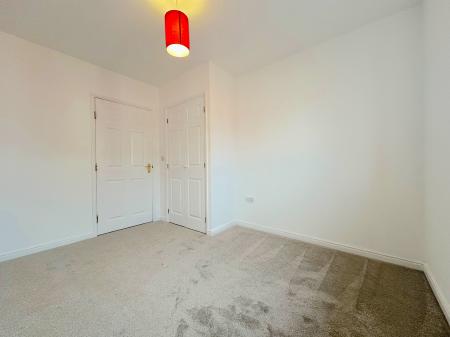 2 bedroom Flat for sale in Ardgowan Grove, Parkfields, Wolverhampton, WV4