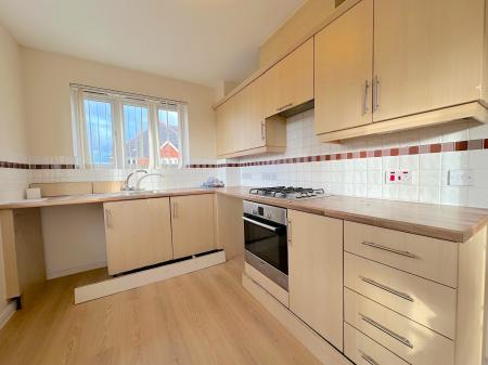 2 bedroom Flat for sale in Ardgowan Grove, Parkfields, Wolverhampton, WV4