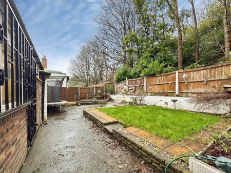 3 bedroom Detached house for sale in Stringes Lane, Willenhall, Wolverhampton, WV13