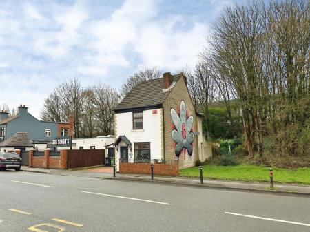 3 bedroom Detached house for sale in Stringes Lane, Willenhall, Wolverhampton, WV13