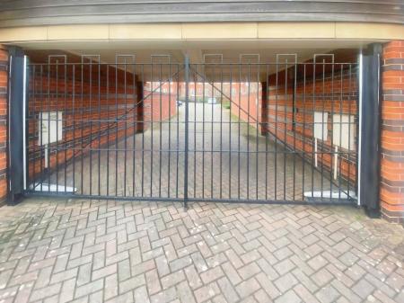 2 bedroom End of terrace house to let in Mayfield Road, Wolverhampton, WV1