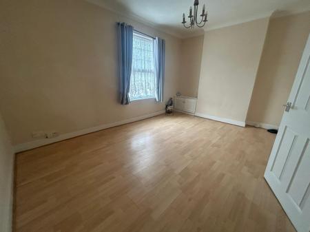 2 bedroom Flat to let in Haden Hill, Wolverhampton, WV3