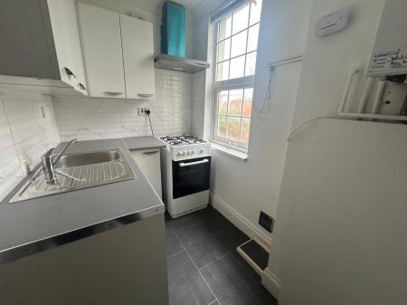 2 bedroom Flat to let in Haden Hill, Wolverhampton, WV3