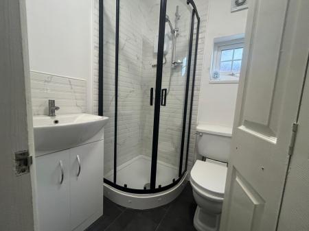 2 bedroom Flat to let in Haden Hill, Wolverhampton, WV3