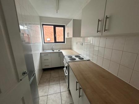 2 bedroom Flat to let in Parkfield Road, Wolverhampton, WV4