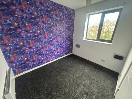 2 bedroom Flat to let in Parkfield Road, Wolverhampton, WV4