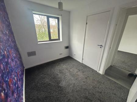 2 bedroom Flat to let in Parkfield Road, Wolverhampton, WV4