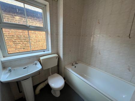1 bedroom Studio flat to let in Cross Street, Willenhall, WV13