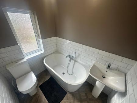 3 bedroom Semi-detached house to let in Beechwood Avenue, Wednesfield, WV11