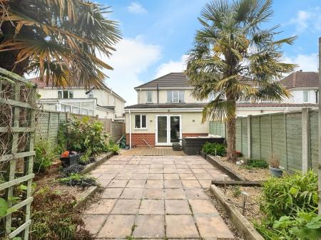 3 bedroom Semi-detached house to let in Beechwood Avenue, Wednesfield, WV11