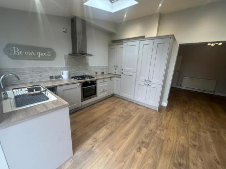 3 bedroom Semi-detached house to let in Beechwood Avenue, Wednesfield, WV11