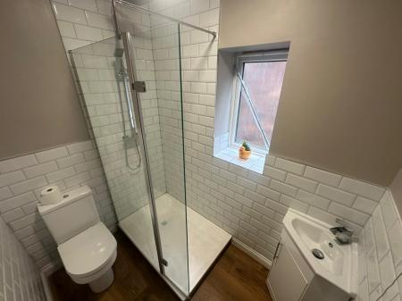 3 bedroom Semi-detached house to let in Beechwood Avenue, Wednesfield, WV11