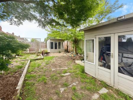 3 bedroom Semi-detached house to let in Beechwood Avenue, Wednesfield, WV11