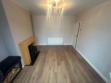 3 bedroom Semi-detached house to let in Beechwood Avenue, Wednesfield, WV11