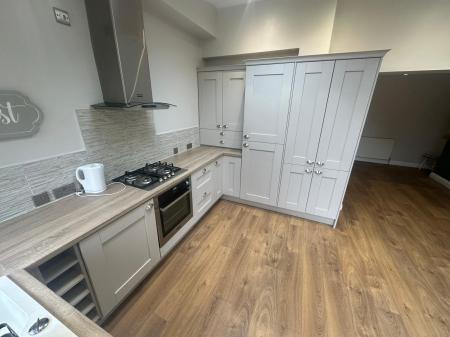 3 bedroom Semi-detached house to let in Beechwood Avenue, Wednesfield, WV11