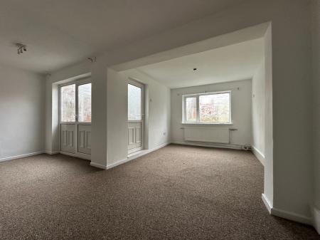 3 bedroom Semi-detached house to let in Grafton Drive, Willenhall, WV13