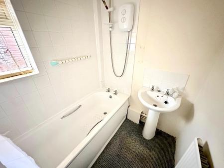 2 bedroom Bungalow to let in Ward Street, Bilston, WV14