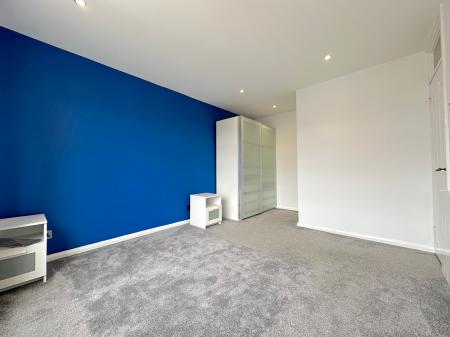 2 bedroom Duplex to let in Aldersley Road, Wolverhampton, WV6