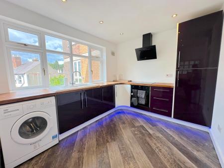 2 bedroom Duplex to let in Aldersley Road, Wolverhampton, WV6