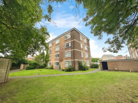 2 bedroom Duplex to let in Aldersley Road, Wolverhampton, WV6