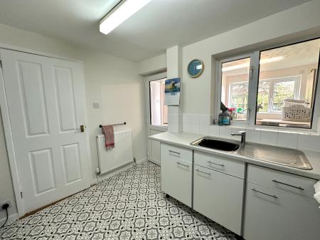 3 bedroom Semi-detached house for sale in Shackleton Drive, Perton, Wolverhampton, WV6