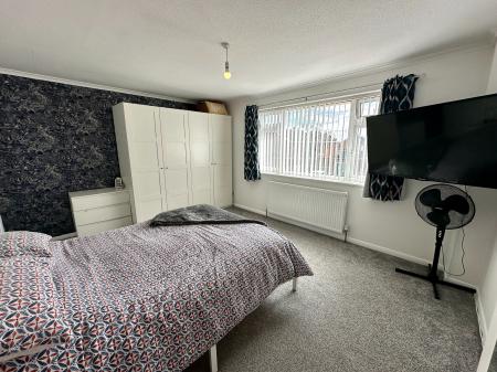 2 bedroom Semi-detached house for sale in Westport Crescent, Wednesfield, Wolverhampton, WV11