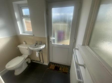 2 bedroom Semi-detached house to let in Carlton Avenue, Wednesfield, Wolverhampton, WV11