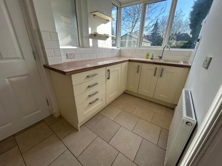 2 bedroom Semi-detached house to let in Carlton Avenue, Wednesfield, Wolverhampton, WV11