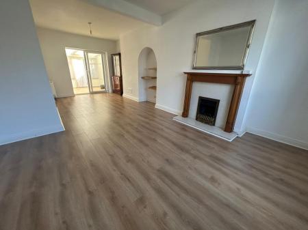 2 bedroom Semi-detached house to let in Carlton Avenue, Wednesfield, Wolverhampton, WV11