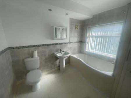 2 bedroom Semi-detached house to let in Carlton Avenue, Wednesfield, Wolverhampton, WV11