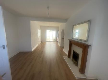 2 bedroom Semi-detached house to let in Carlton Avenue, Wednesfield, Wolverhampton, WV11