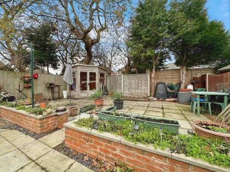 4 bedroom Semi-detached house for sale in Deyncourt Road, Fallings Park, Wolverhampton, WV10