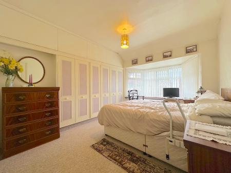 4 bedroom Semi-detached house for sale in Deyncourt Road, Fallings Park, Wolverhampton, WV10