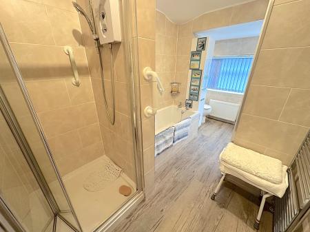 4 bedroom Semi-detached house for sale in Deyncourt Road, Fallings Park, Wolverhampton, WV10